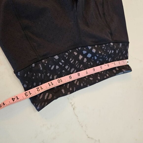 Lululemon Tadasana Slit Cropped Black Pants Athletic Capris Size 4 - Picture 5 of 8